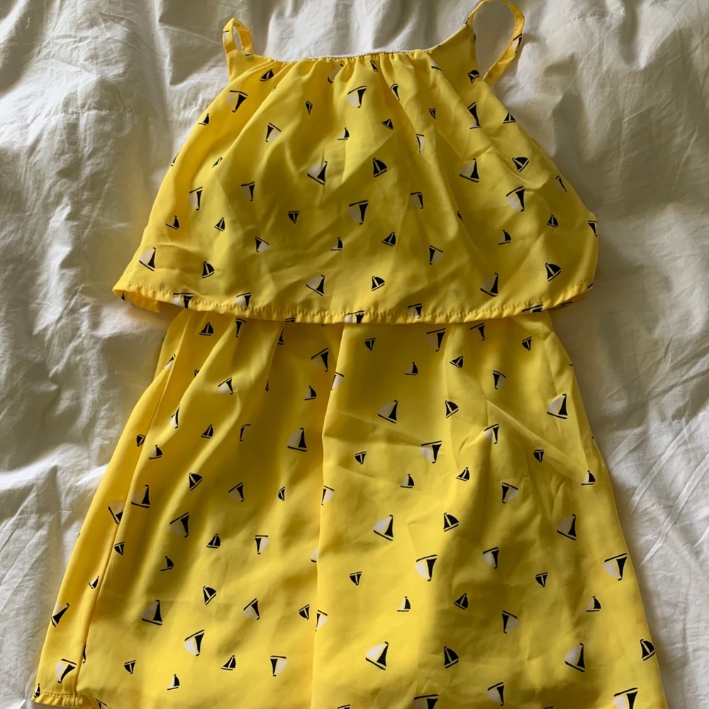 4T yellow kid top with shapes